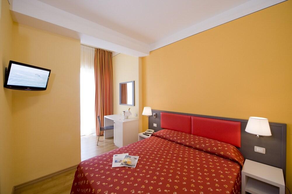 Hotel Villa Margherita Ladispoli Exterior photo